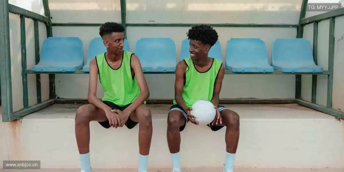 一键开启直播，弹幕互动，和全球球迷一起沸腾💬🌍